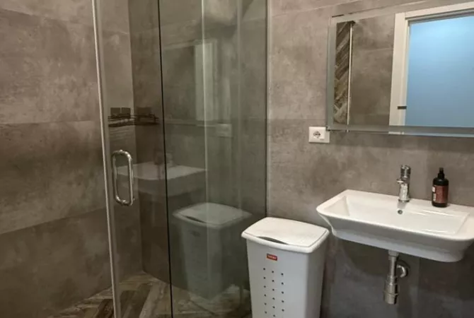 Shtepi me qera Apartament ne Tirane, 3+1, Mobilimi E mobiluar, Pagesa 1,200  Euro.