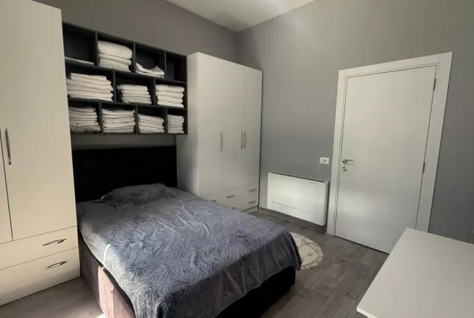 Shtepi me qera Apartament ne Tirane, 3+1, Mobilimi E mobiluar, Pagesa 1,200  Euro.