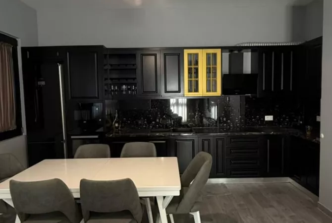 Shtepi me qera Apartament ne Tirane, 3+1, Mobilimi E mobiluar, Pagesa 1,200  Euro.