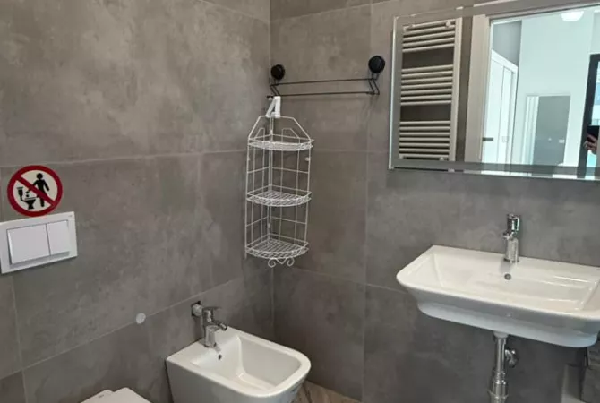 Shtepi me qera Apartament ne Tirane, 3+1, Mobilimi E mobiluar, Pagesa 1,200  Euro.