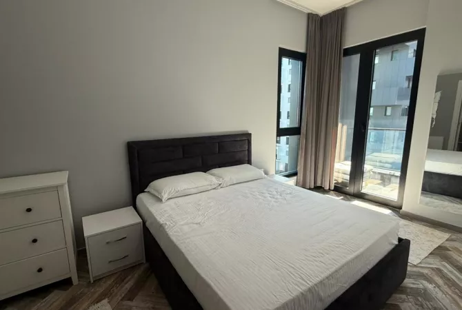 Shtepi me qera Apartament ne Tirane, 3+1, Mobilimi E mobiluar, Pagesa 1,200  Euro.