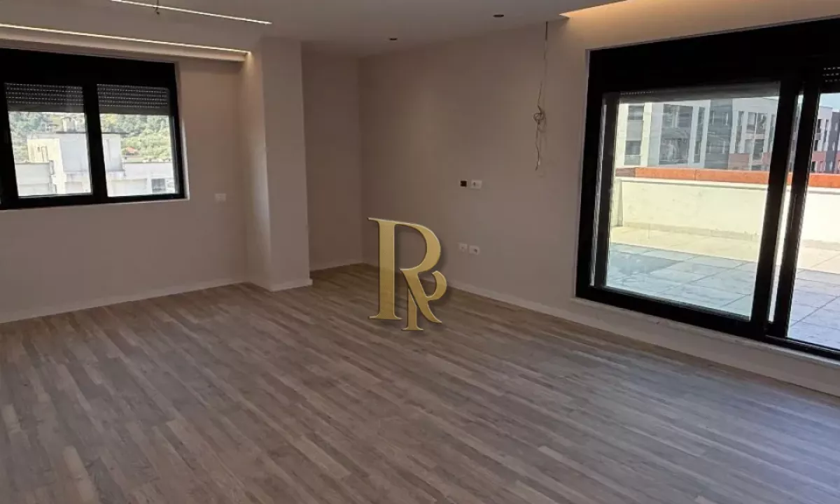 Shtepi ne shitje Apartament ne Tirane, 3+1, Mobilimi Bosh, pa mobiluar, Pagesa 300,000  Euro.