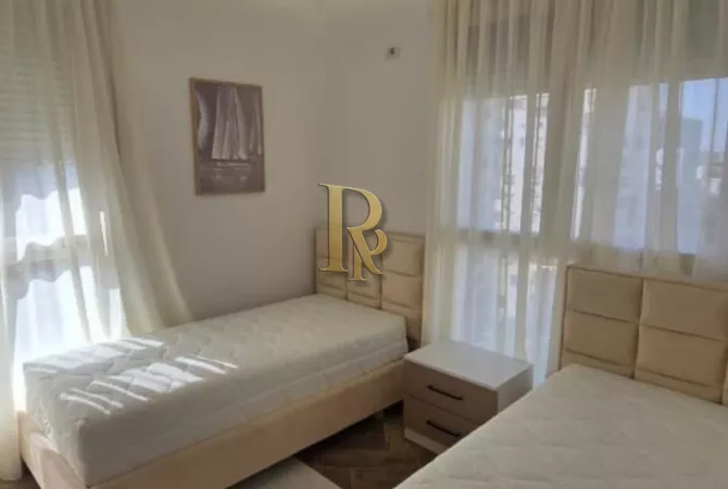 Shtepi ne shitje Apartament ne Tirane, 2+1, Mobilimi Bosh, pa mobiluar, Pagesa 285,000  Euro.