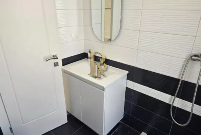 Shtepi ne shitje Apartament ne Tirane, 2+1, Mobilimi Bosh, pa mobiluar, Pagesa 285,000  Euro.
