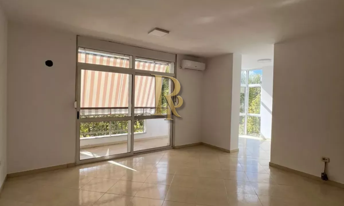 🔑Ambient per Zyra me Qira – Ish Ekspozita  (138 m2)