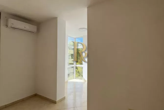 Business Property for Rent 3+1 in Tirana - 1,200 Euro