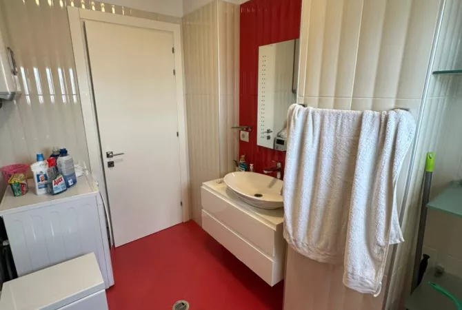 Shtepi ne shitje Apartament ne Tirane, 2+1, Mobilimi E mobiluar, Pagesa 160,000  Euro.