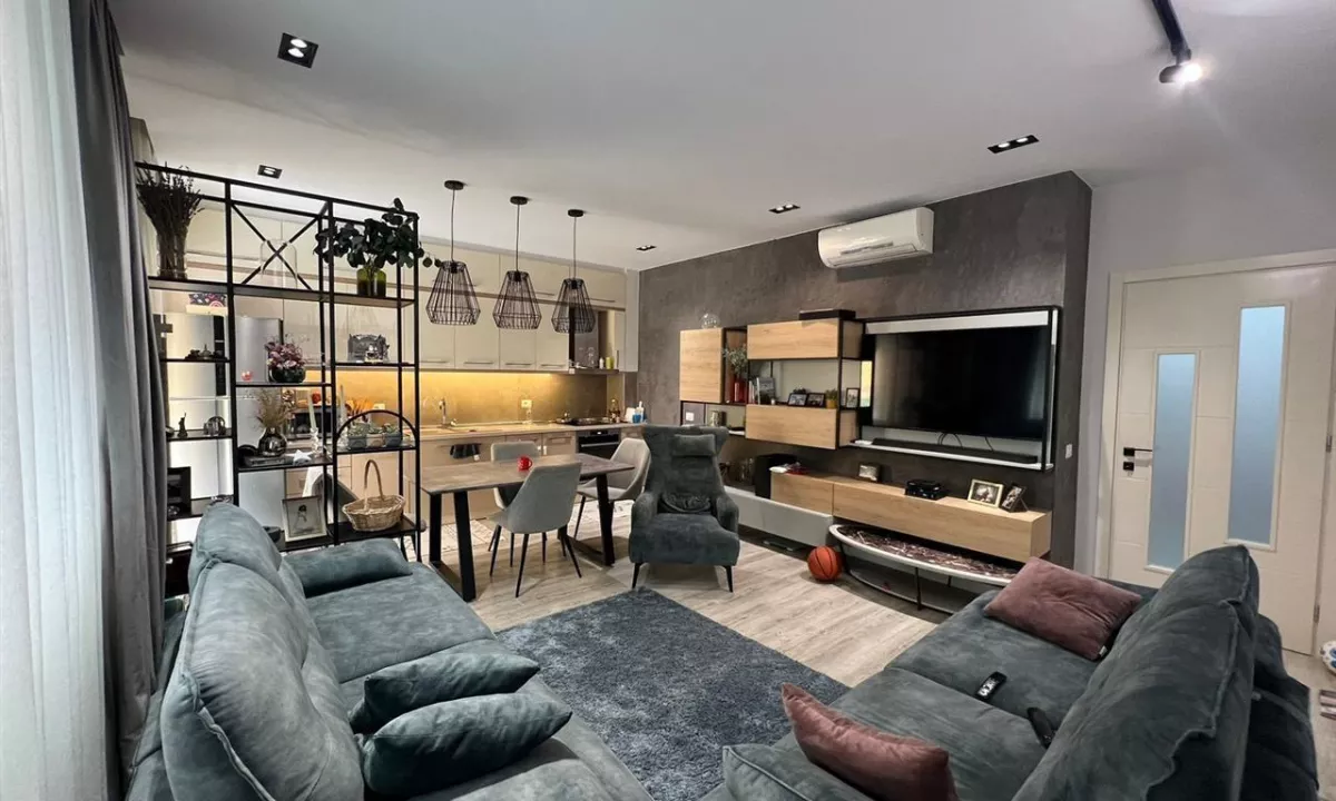 Shtepi ne shitje Apartament ne Tirane, 2+1, Mobilimi E mobiluar, Pagesa 255,000  Euro.