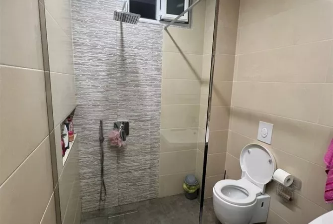 Shtepi ne shitje Apartament ne Tirane, 2+1, Mobilimi E mobiluar, Pagesa 255,000  Euro.