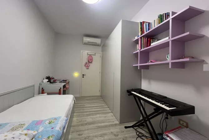 Shtepi ne shitje Apartament ne Tirane, 2+1, Mobilimi E mobiluar, Pagesa 255,000  Euro.