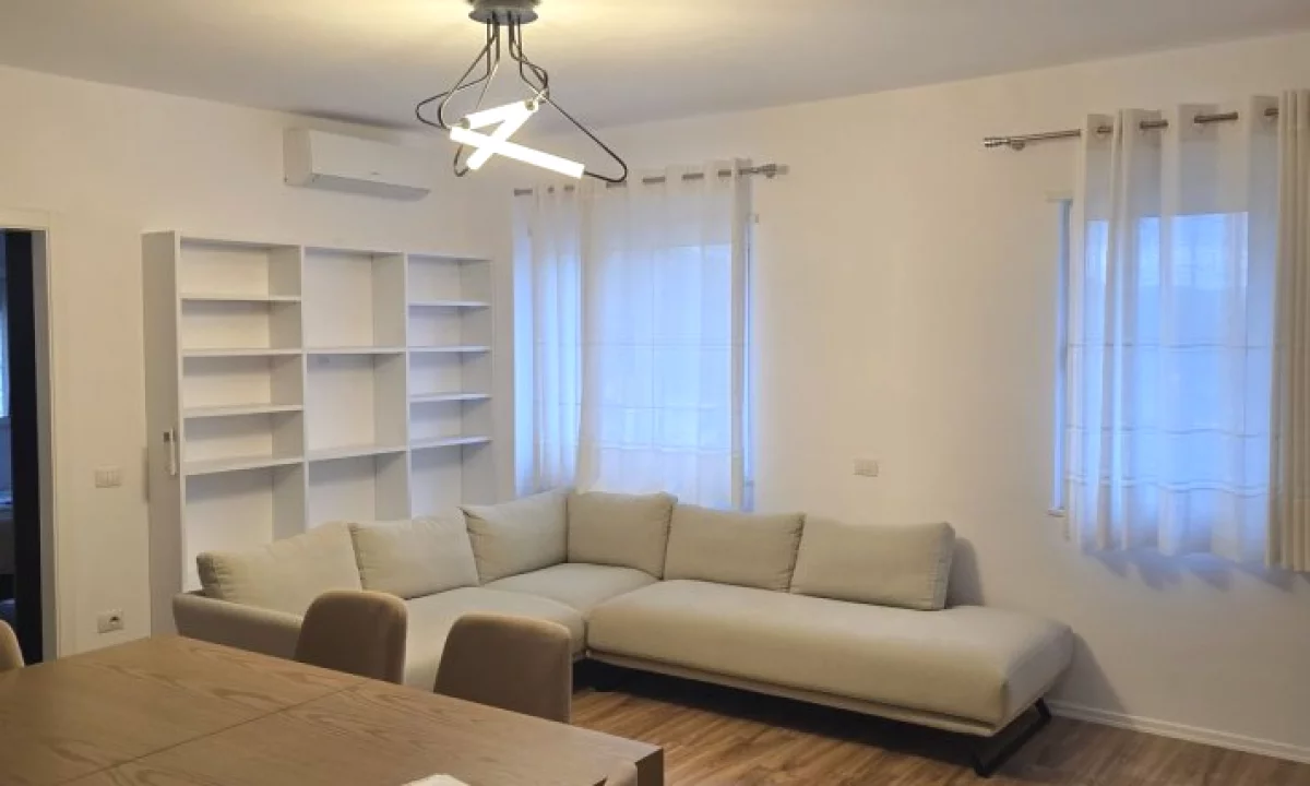 Shtepi ne shitje Apartament ne Tirane, 3+1, Mobilimi E mobiluar, Pagesa 141,000  Euro.