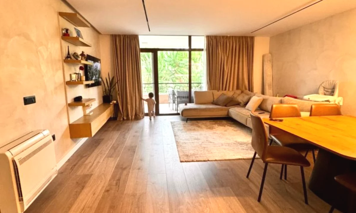 Shtepi ne shitje Apartament ne Tirane, 3+1, Mobilimi E mobiluar, Pagesa 355,000  Euro.
