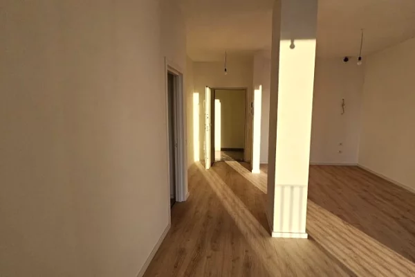 Shtepi ne shitje Apartament ne Tirane, 2+1, Mobilimi Bosh, pa mobiluar, Pagesa 404,900  Euro.