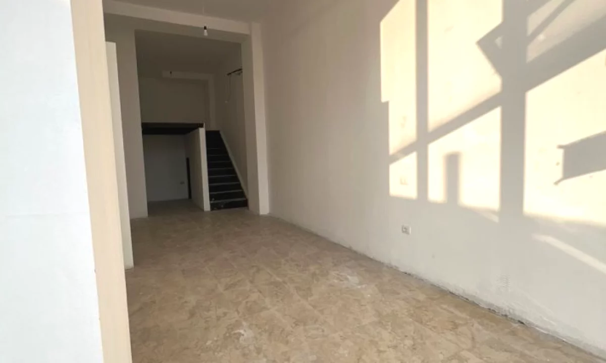  Ambient Komercial per Shitje – Fusha e Aviacionit