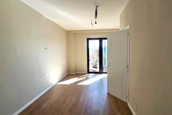 Business Property for Rent 3+1 in Tirana - 1,800 Euro