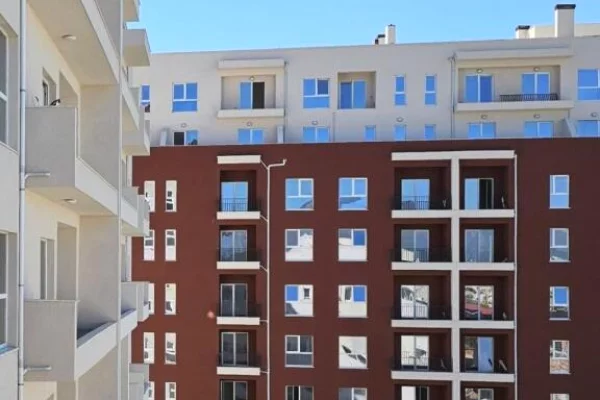 Shtepi ne shitje Apartament ne Tirane, 1+1, Mobilimi Bosh, pa mobiluar, Pagesa 100,000  Euro.