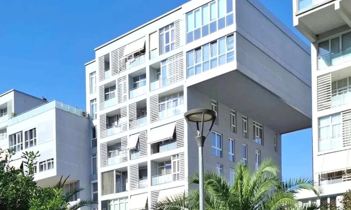 Shtepi ne shitje Apartament ne Tirane, 1+1, Mobilimi Bosh, pa mobiluar, Pagesa 210,000  Euro.