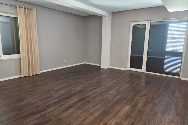 Shtepi me qera Vila Luksoze ne Tirane, 6+1, Mobilimi Pjeserisht e mobiluar, Pagesa 5,000  Euro.