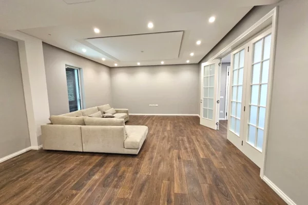 Vila per qira  vetëm 10 minuta larg Tiranës me makinë si dhe qendrës tregtare “TEG”