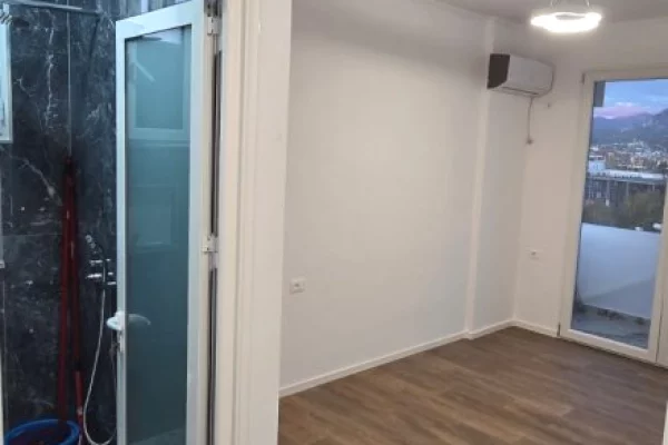Shtepi ne shitje Apartament ne Tirane, 2+1, Mobilimi Bosh, pa mobiluar, Pagesa 218,000  Euro.