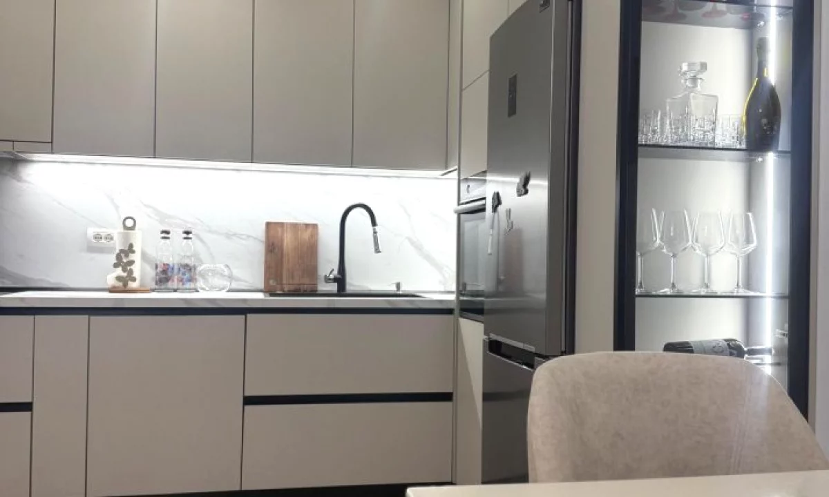 Shtepi ne shitje Apartament ne Tirane, 2+1, Mobilimi E mobiluar, Pagesa 150,000  Euro.