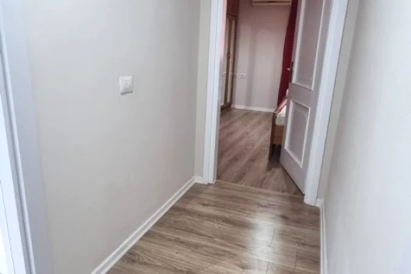 Shtepi ne shitje Apartament ne Tirane, 1+1, Mobilimi E mobiluar, Pagesa 125,000  Euro.