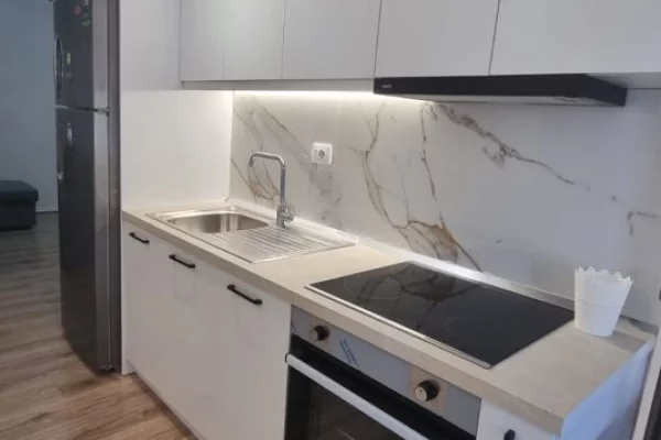 Shtepi ne shitje Apartament ne Tirane, 1+1, Mobilimi E mobiluar, Pagesa 125,000  Euro.