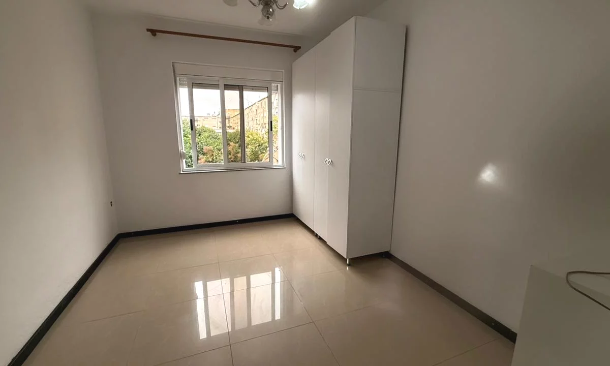 Shtepi me qera Apartament ne Tirane, 2+1, Mobilimi Pjeserisht e mobiluar, Pagesa 500  Euro.