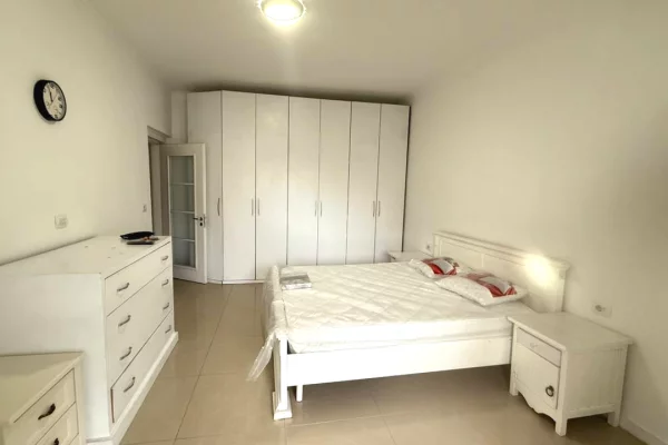 Shtepi me qera Apartament ne Tirane, 2+1, Mobilimi Pjeserisht e mobiluar, Pagesa 500  Euro.