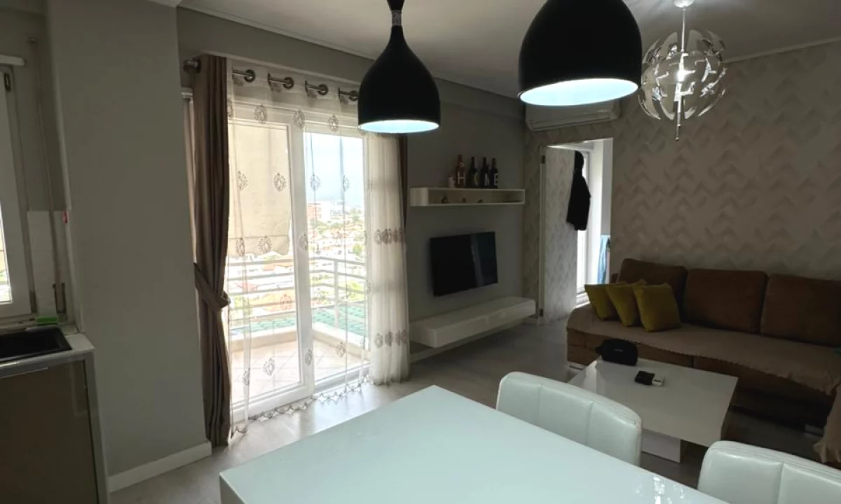 Shtepi ne shitje Apartament ne Tirane, 2+1, Mobilimi E mobiluar, Pagesa 150,000  Euro.
