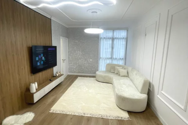 Shtepi ne shitje Apartament ne Tirane, 2+1, Mobilimi E mobiluar, Pagesa 173,000  Euro.