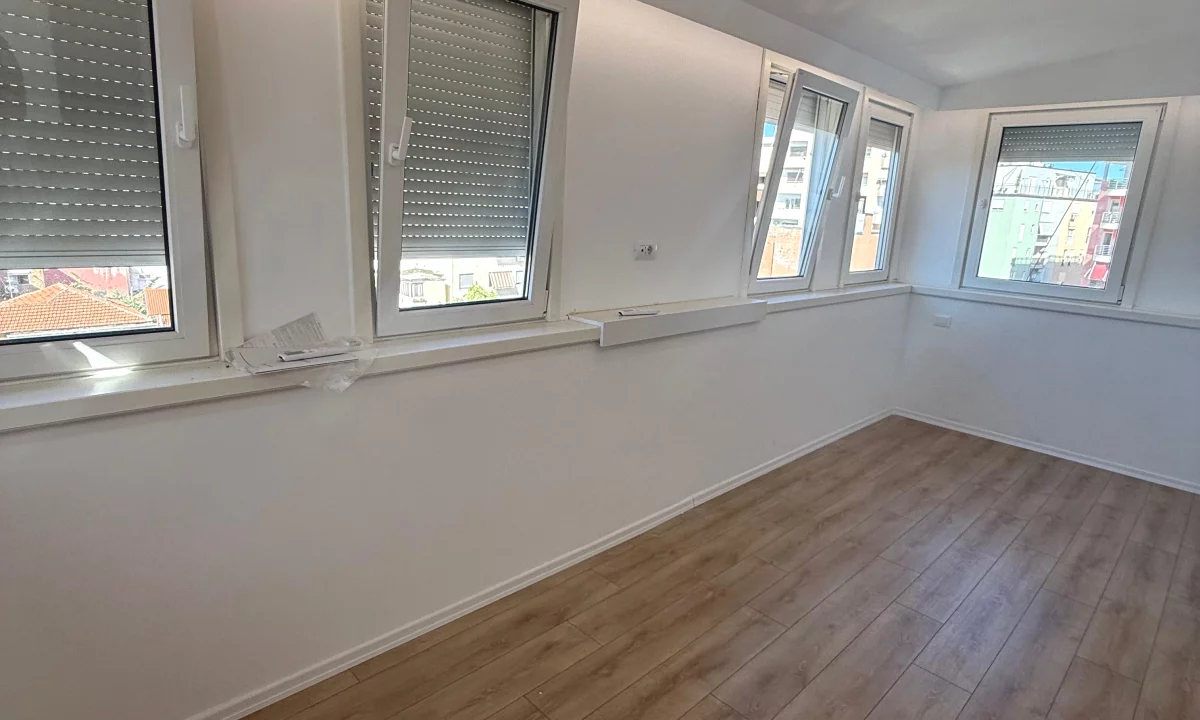 Shtepi ne shitje Apartament ne Tirane, 1+1, Mobilimi Bosh, pa mobiluar, Pagesa 165,000  Euro.