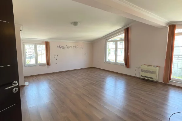 Shtepi ne shitje Vila Luksoze ne Tirane, 4+1, Mobilimi Bosh, pa mobiluar, Pagesa 850,000  Euro.