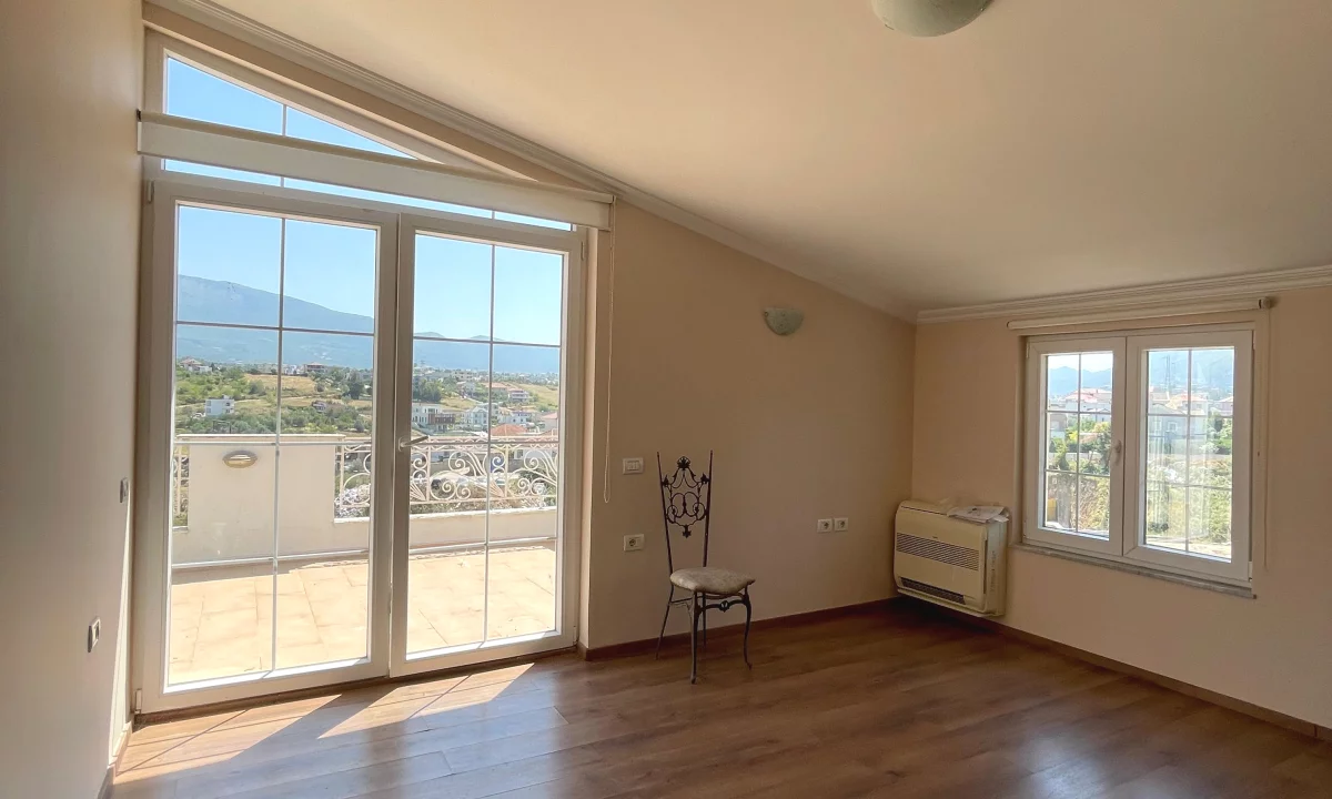 Shtepi ne shitje Vila Luksoze ne Tirane, 4+1, Mobilimi Bosh, pa mobiluar, Pagesa 850,000  Euro.