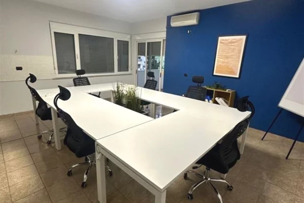 Business Property for Rent 3+1 in Tirana - 1,500 Euro