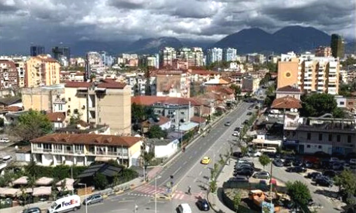 Shtepi ne shitje Apartament ne Tirane, 1+1, Mobilimi Bosh, pa mobiluar, Pagesa 170,000  Euro.