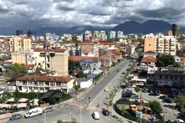 Shiten 2 Apartamente 1+1 te Komuna e Parisit, pranë Lulishtes