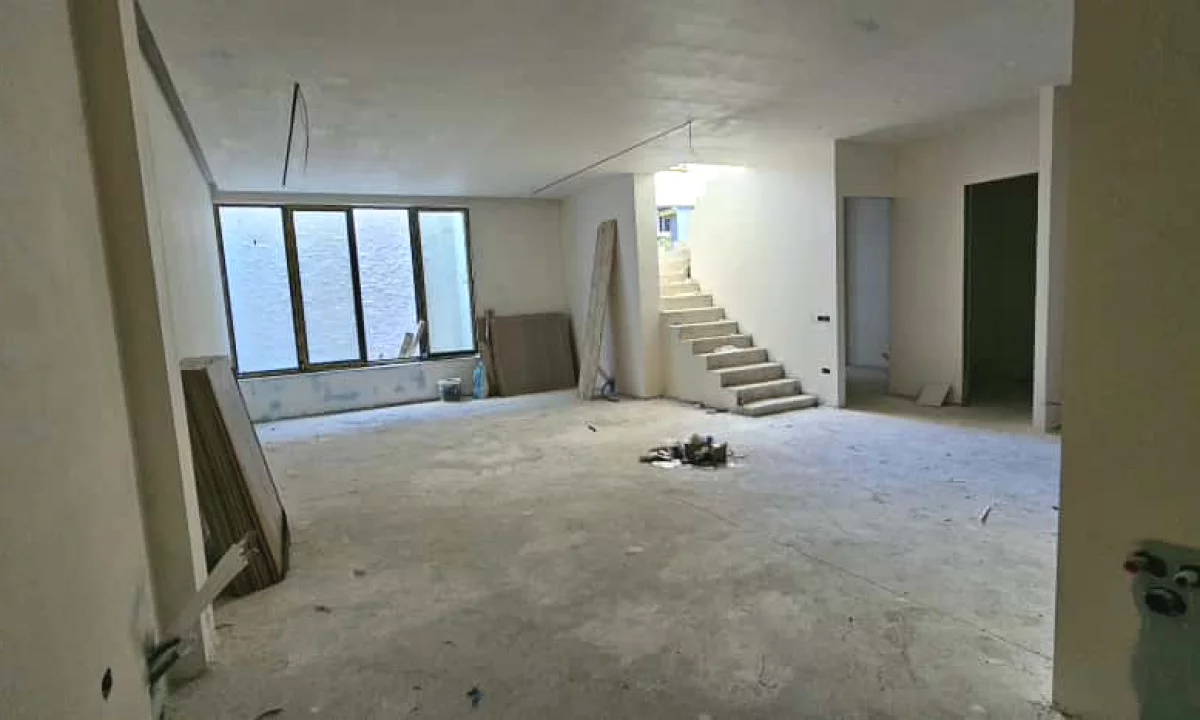 Shtepi ne shitje Shtepi Private ne Tirane, 5+1, Mobilimi Bosh, pa mobiluar, Pagesa 780,000  Euro.