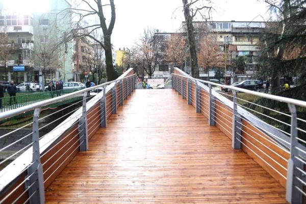 Ambient Biznesi në Shitje pranë Ish-Ekspozitës