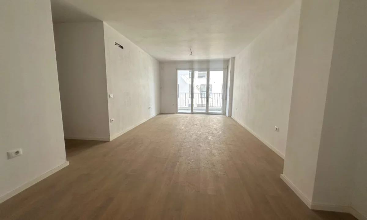 Shtepi ne shitje Apartament ne Tirane, 2+1, Mobilimi Bosh, pa mobiluar, Pagesa 182,000  Euro.