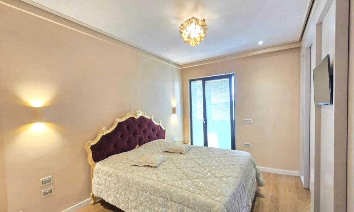 Shtepi ne shitje Apartament ne Tirane, 2+1, Mobilimi E mobiluar, Pagesa 650,000  Euro.