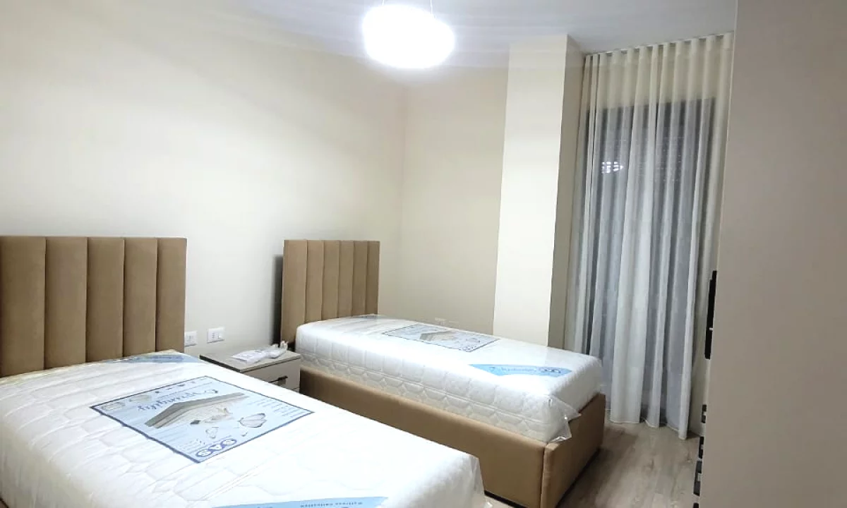 Shtepi me qera Apartament ne Tirane, 2+1, Mobilimi E mobiluar, Pagesa 1,300  Euro.
