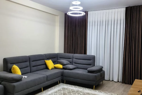 Shtepi me qera Apartament ne Tirane, 2+1, Mobilimi E mobiluar, Pagesa 1,300  Euro.
