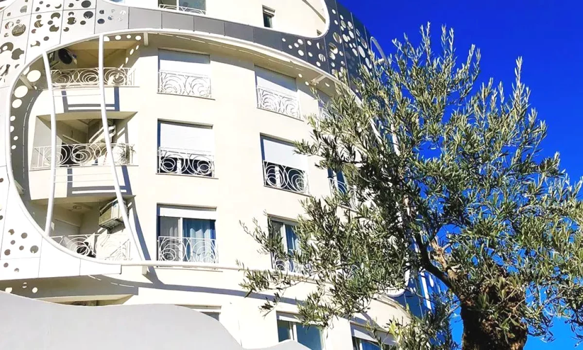 Shtepi ne shitje Apartament ne Tirane, 2+1, Mobilimi Bosh, pa mobiluar, Pagesa 162,700  Euro.