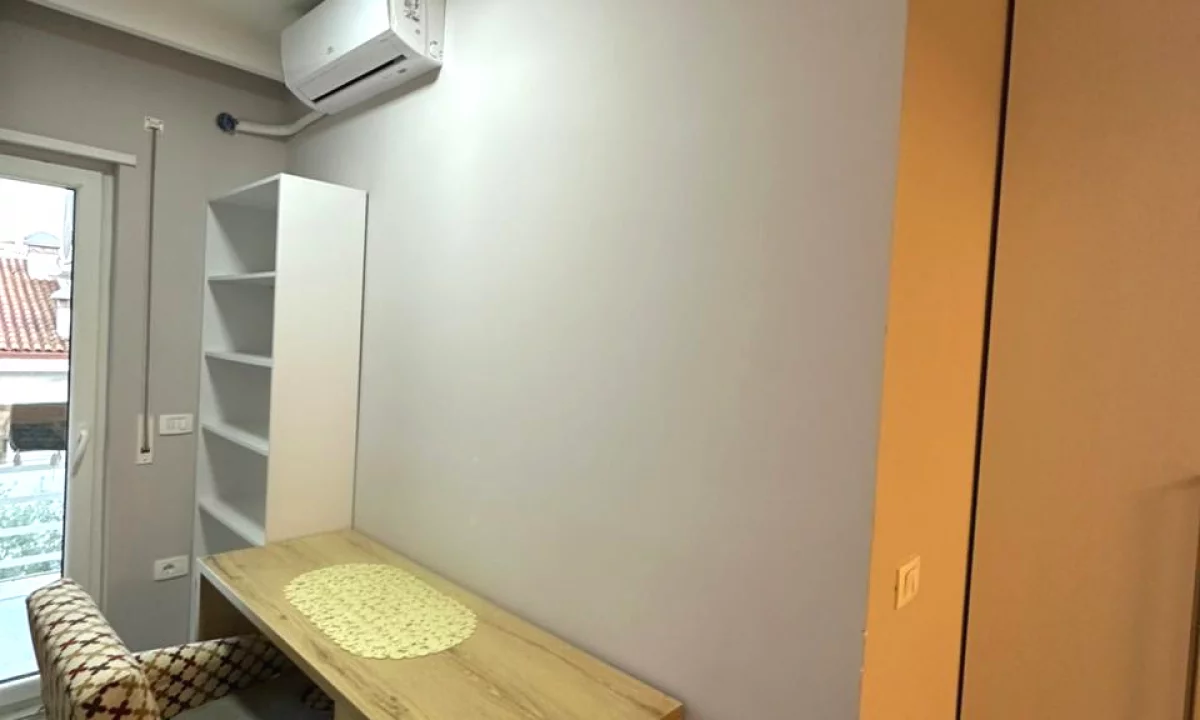 Shtepi ne shitje Apartament ne Tirane, 2+1, Mobilimi E mobiluar, Pagesa 250,000  Euro.