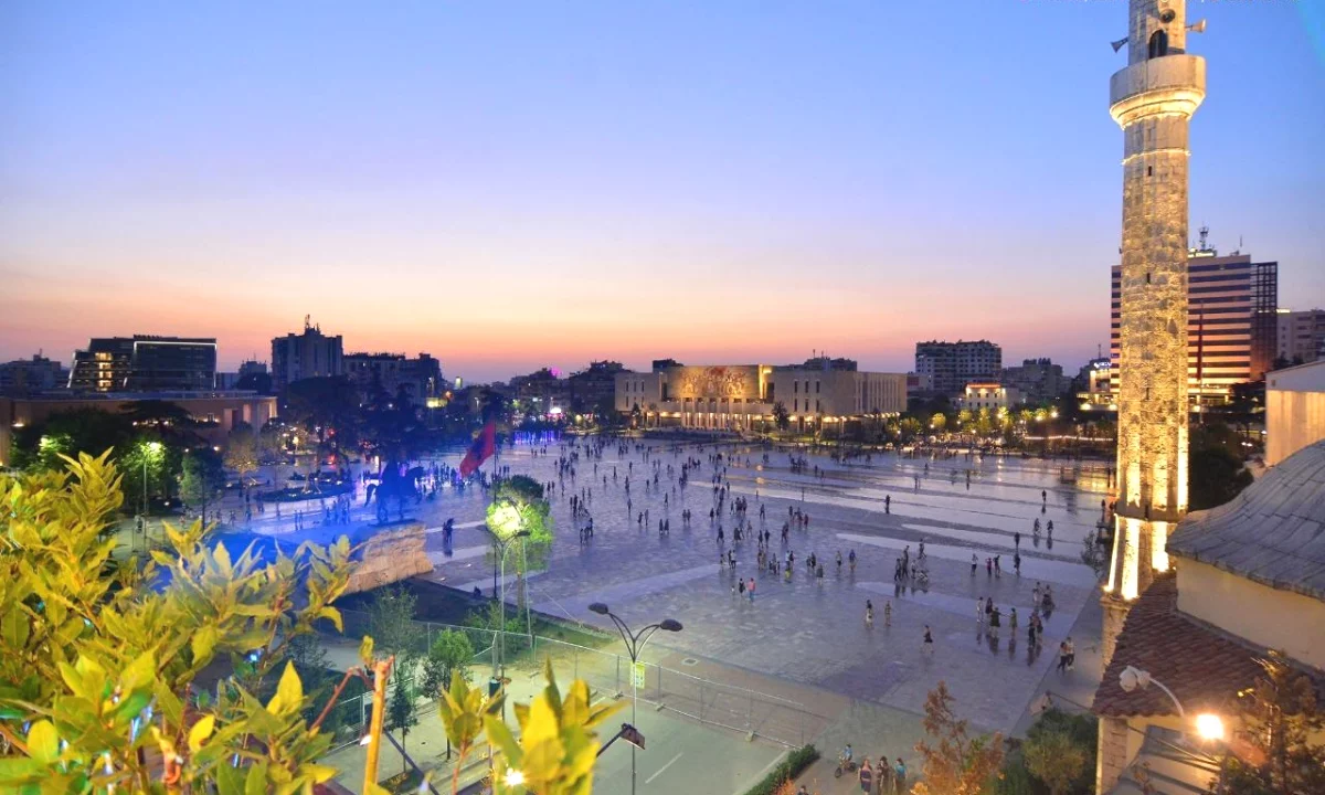 Ambient biznesi per shitje – Rruga e Barrikadave, prane Qendres