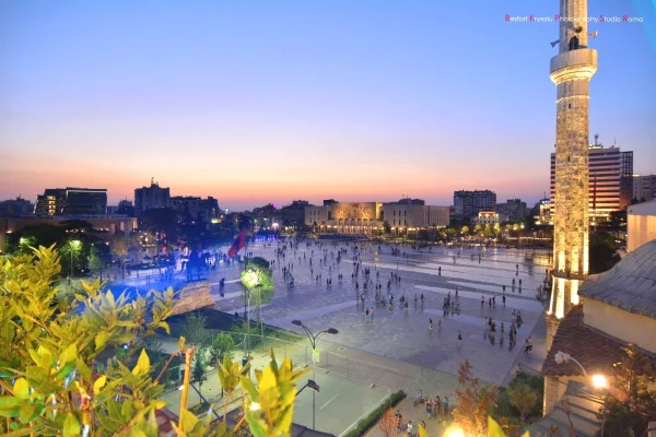 Ambient biznesi për shitje – Rruga e Barrikadave, pranë Qendrës