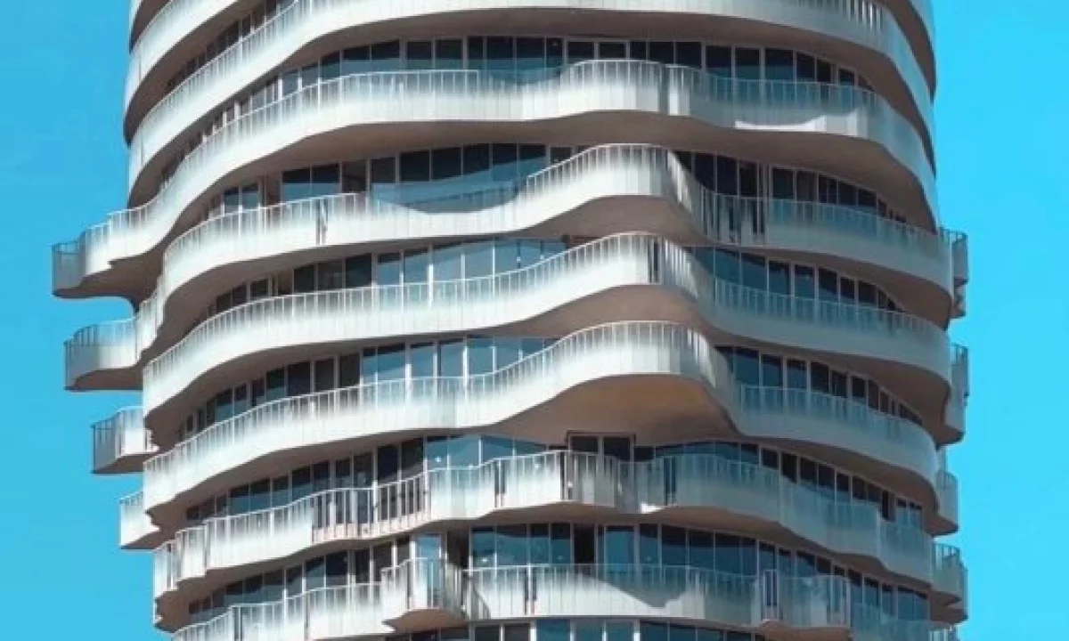 Shtepi ne shitje Apartament ne Tirane, 1+1, Mobilimi Bosh, pa mobiluar, Pagesa 378,000  Euro.