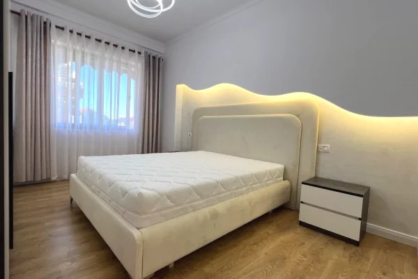 Shtepi ne shitje Apartament ne Tirane, 2+1, Mobilimi E mobiluar, Pagesa 173,000  Euro.