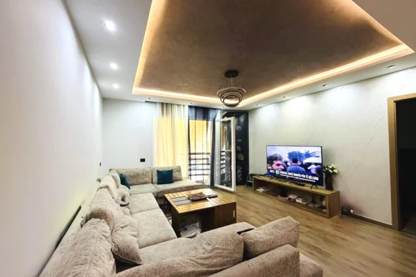 Shtepi ne shitje Apartament ne Tirane, 2+1, Mobilimi E mobiluar, Pagesa 350,000  Euro.